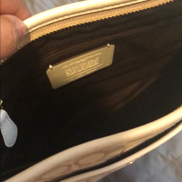 Coach crossbody - Picture 2 of 3